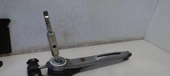 Mercedes-Benz C W204 Gear shifter/selector A2042672024 2042672024