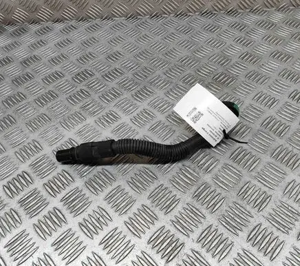 Engine coolant pipe/hose