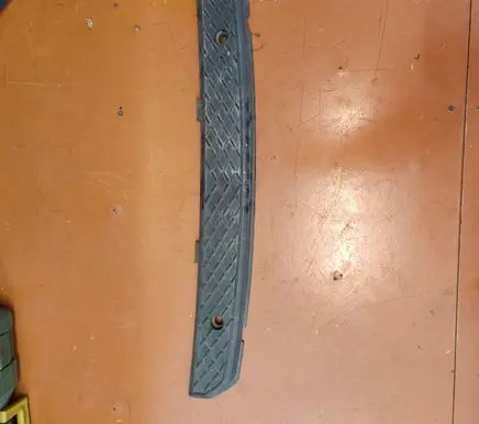 Front bumper lip