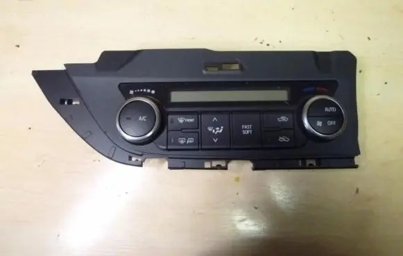 Toyota Auris E180 Climate control unit 5590002430 Y320