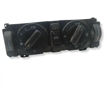 Mercedes-Benz C W202 Climate control unit 2028300485