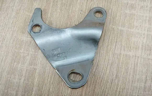 BMW 4 G22 G23 G24 G26 Muffler mount bracket/holder 8470030