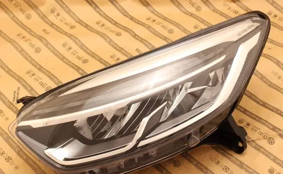 Renault Captur Headlight/headlamp 260606152R