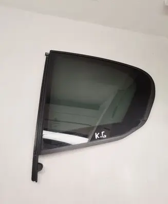 BMW 5 G30 G31 G38 Rear vent window glass 7381347