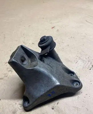 Audi A8 S8 D3 4E Gearbox mounting bracket 4E0399113AJ