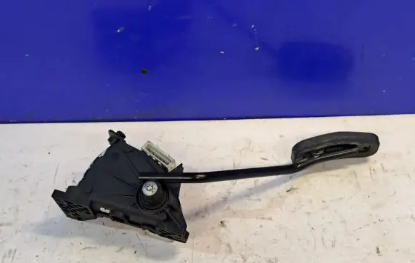 Volvo XC90 Accelerator throttle pedal 30683521