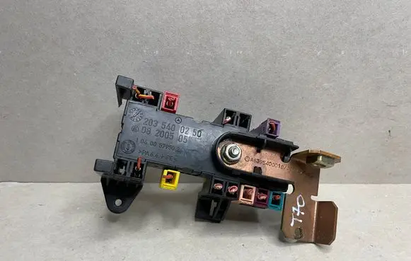 Mercedes-Benz C W203 Fuse box set 2035400250