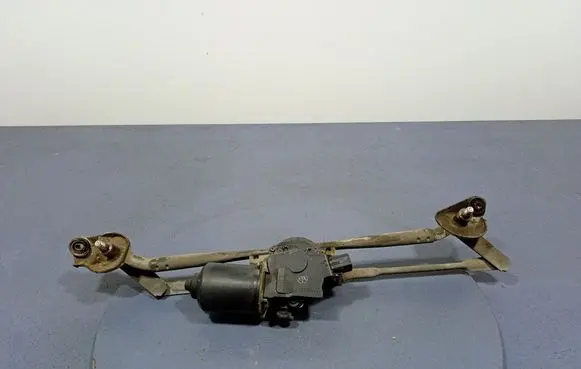 Front wiper linkage and motor
