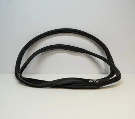 Volkswagen Golf VII Trunk rubber seal (body) 