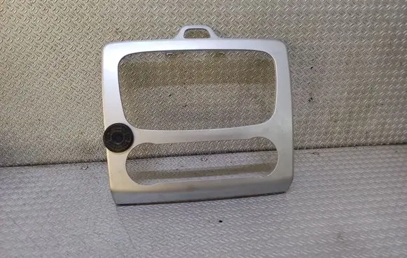 Ford Focus Radio/GPS head unit trim 7M5118522B