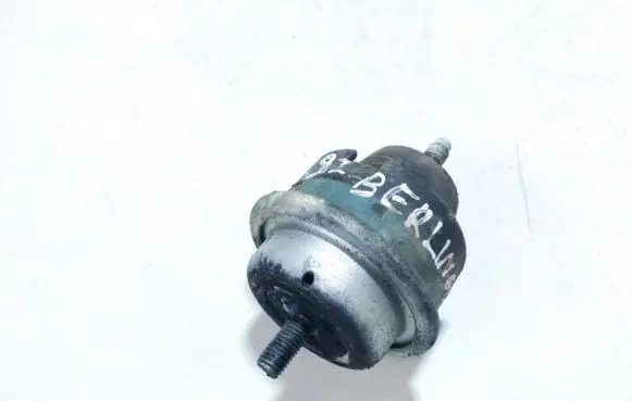 Citroen Berlingo Engine mount bracket