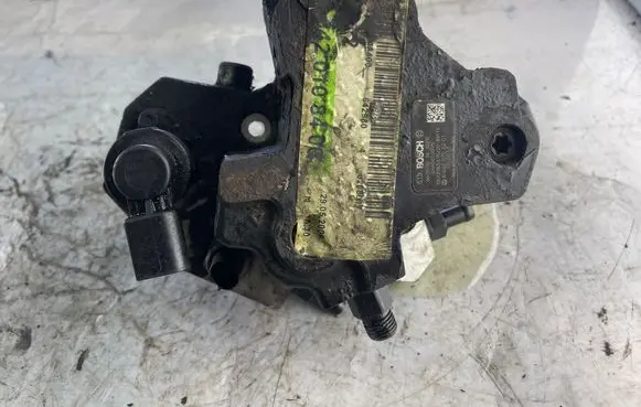Jeep Grand Cherokee (WK) Fuel injection high pressure pump A6420108400