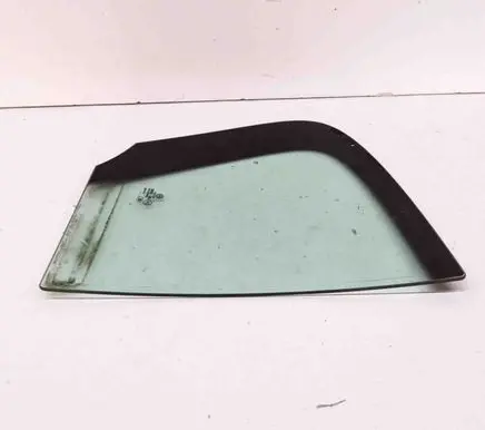 Volkswagen PASSAT B7 Rear side window 43R00082
