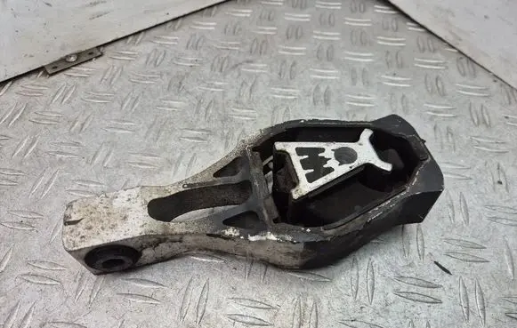 Engine mount bracket