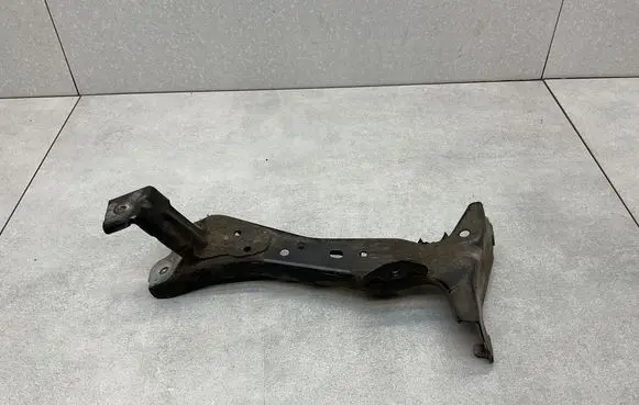 Audi A3 S3 8V Fender mounting bracket 8V0821135C