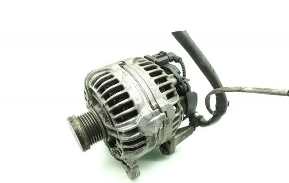 Volkswagen Golf VI Generator/alternator 03C903023A