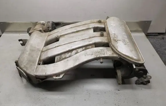 Volkswagen PASSAT B5 Intake manifold 071133203D 021133066