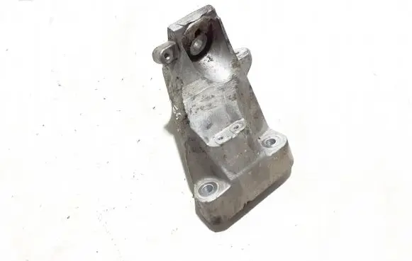 Volkswagen Touareg II Engine mounting bracket 7L8199307F