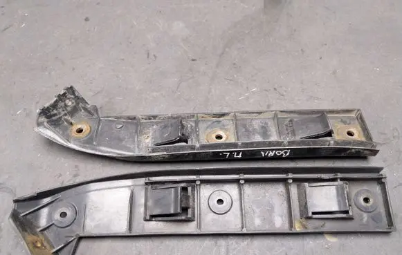 Volkswagen Golf IV Front bumper mounting bracket 1J0807183A 1J0807184A