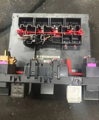 Volkswagen PASSAT B6 Comfort/convenience module 3C0937049J F005V00530