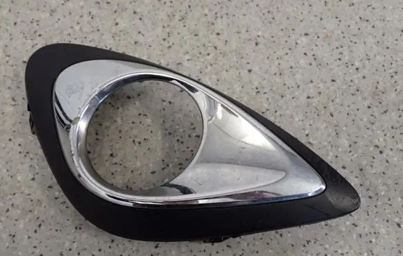 Front fog light trim/grill