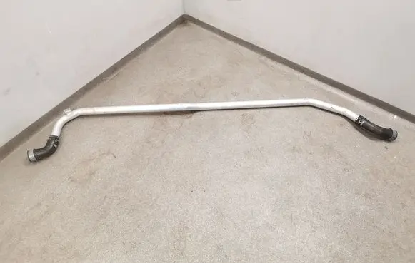 Engine coolant pipe/hose