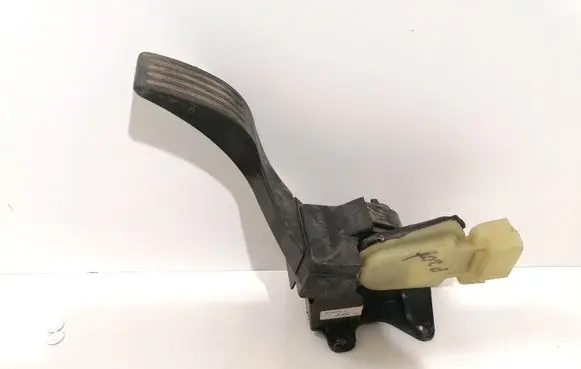 Ford Focus Accelerator throttle pedal 2M519F836AE