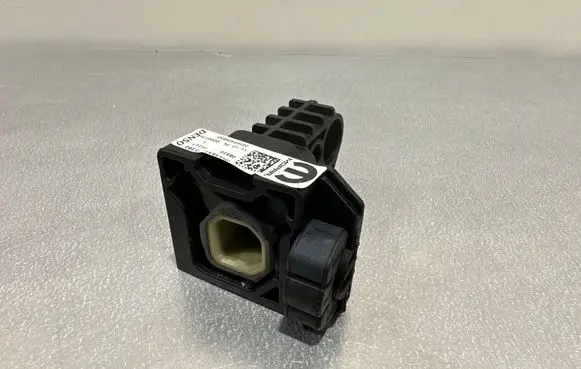 Alfa Romeo Stelvio Radiator mount bracket 50541422
