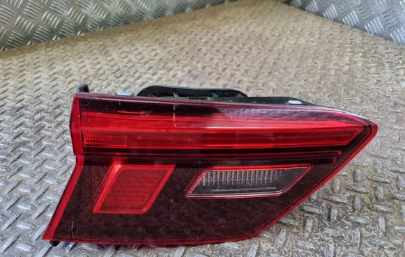 Volkswagen Tiguan Tailgate rear/tail lights 5NA945093G