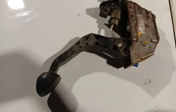 Skoda Roomster (5J) Clutch pedal 6017210SS