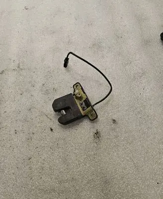 Audi A8 S8 D2 4D Tailgate/trunk/boot lock/catch/latch 827505