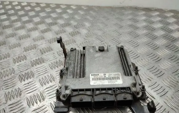Renault Laguna III Engine control unit/module 0281015323 8200726880