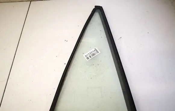 Toyota Corolla Verso E121 Rear vent window glass 6878913100