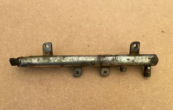 Fuel main line pipe