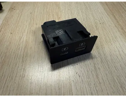 Nissan Qashqai J12 USB socket connector 253316UA0