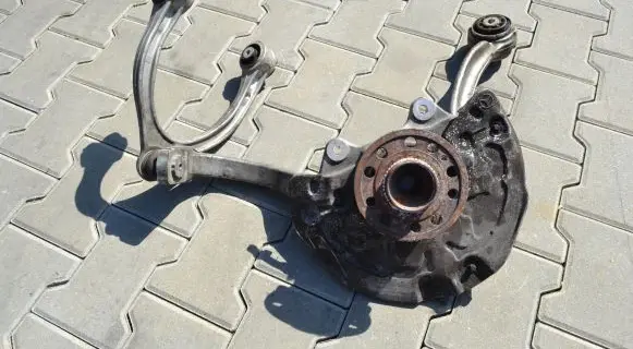 Mercedes-Benz C AMG W205 Front wheel hub spindle knuckle 2052100