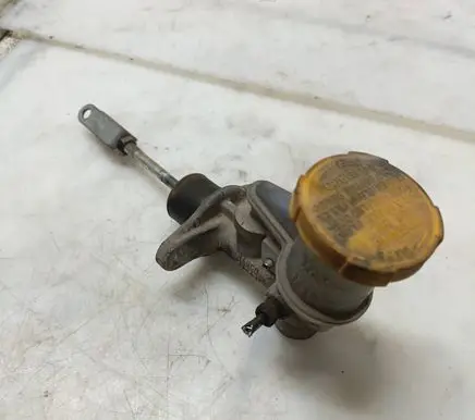 Subaru Forester SF Master brake cylinder 