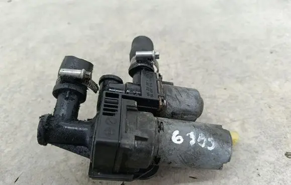 BMW 3 E46 Coolant heater control valve 8369807