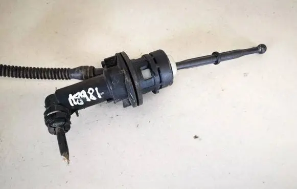 Skoda Octavia Mk2 (1Z) Clutch master cylinder 6284000056