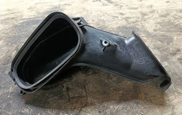 BMW 7 E65 E66 Air intake duct part 8379955