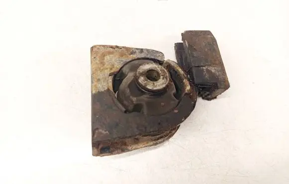 Toyota Avensis T250 Engine mount bracket 
