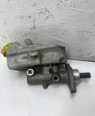 Volkswagen Transporter - Caravelle T5 Master brake cylinder 7H0611303A