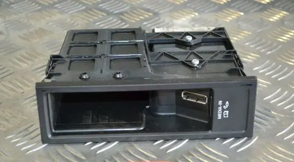Head unit multimedia control