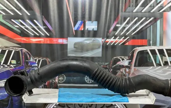 Intercooler hose/pipe