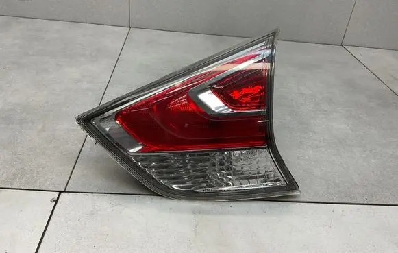 Nissan X-Trail T32 Tailgate rear/tail lights 