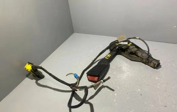 BMW 5 E39 Front seatbelt buckle 8257795