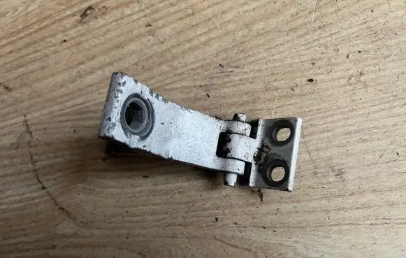 Audi 80 90 B3 Front door upper hinge 893831401