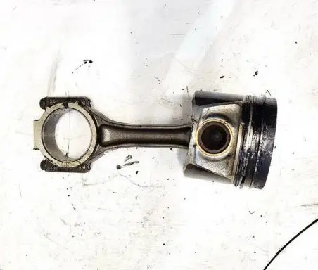 Mitsubishi Outlander Piston with connecting rod