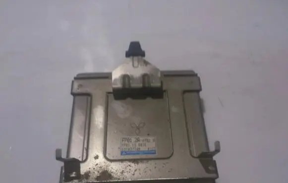 Mazda 626 Engine control unit/module fp0118881e e2t03774m