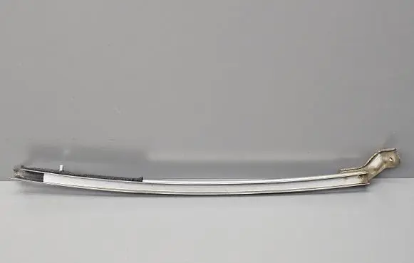 Honda CR-V Rear door windshield rail 